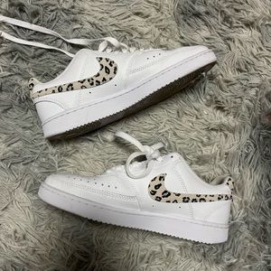 nike tennis shoes. worn once